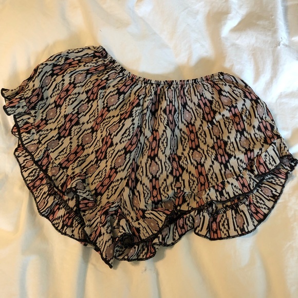 Brandy Melville Flowy Shorts - Picture 2 of 3